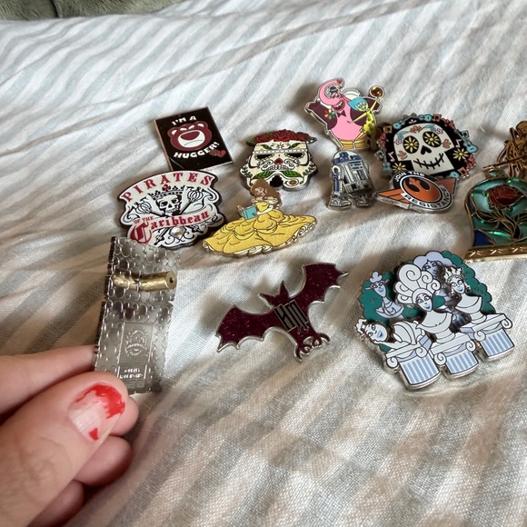 Disney Pin Collection - Picture 2 of 3